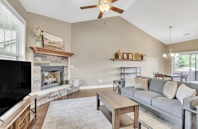 Foto del edificio - 319 Hampton Farms Trail