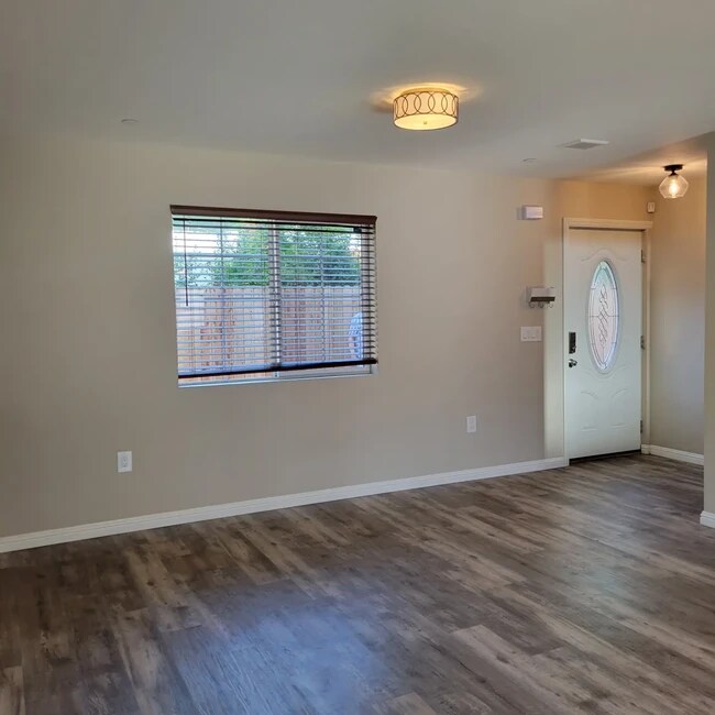 Foto del edificio - 2220 Norwalk Ave