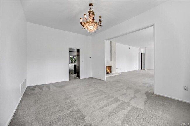 Foto del edificio - 9643 Amestoy Ave
