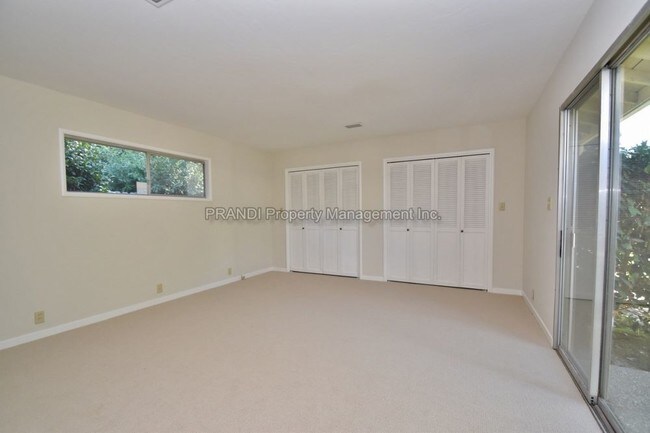 Building Photo - 711 Del Mar Ave