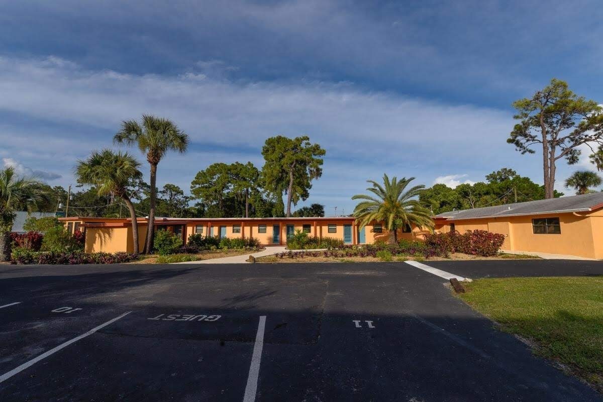 Primary Photo - 102 Palmetto Rd E
