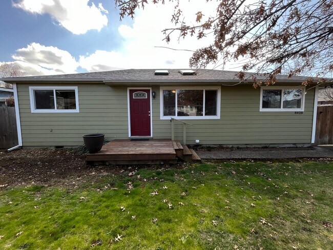 Building Photo - Amazing 3 Bed, 2 Bath House in NE Portland...