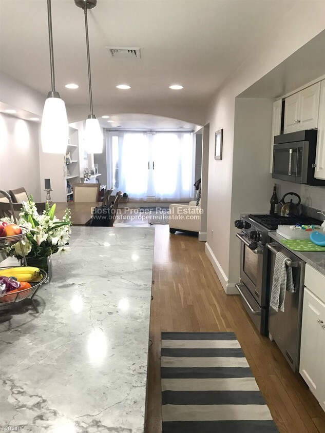 2 br, 2.5 bath - 17 Braddock Park Apt 1 - 2 br, 2.5 bath  - 17 Braddock Park Apt 1