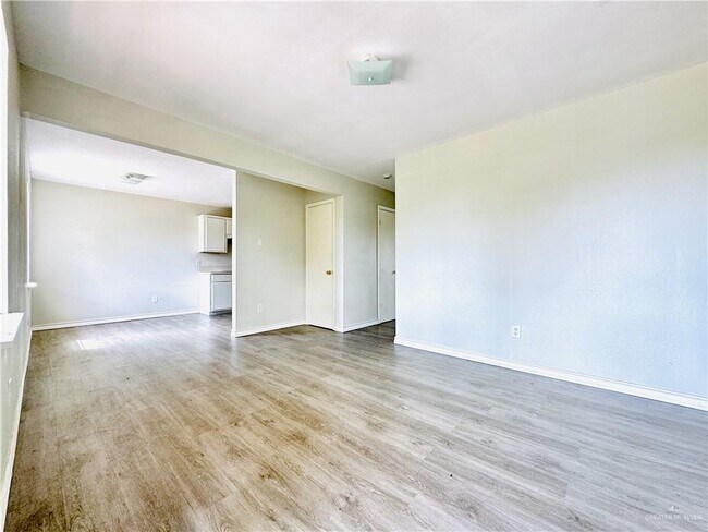 Building Photo - 2110 De Leon St