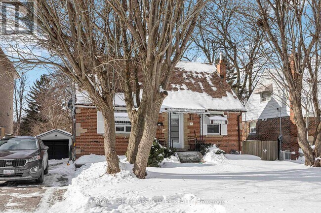 Photo du bâtiment - 90 Bellamy Rd S