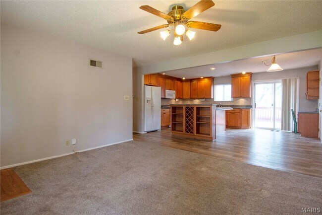 Building Photo - 4001 High Aire Dr