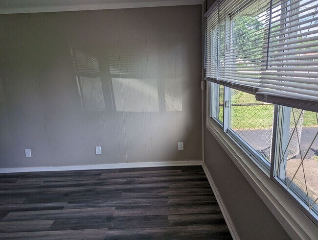 Building Photo - 1402 Bernice Ave 2BR/1BA (Middletown)