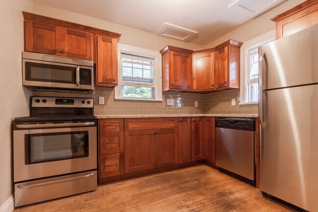 Building Photo - 2642 Kendall Avenue