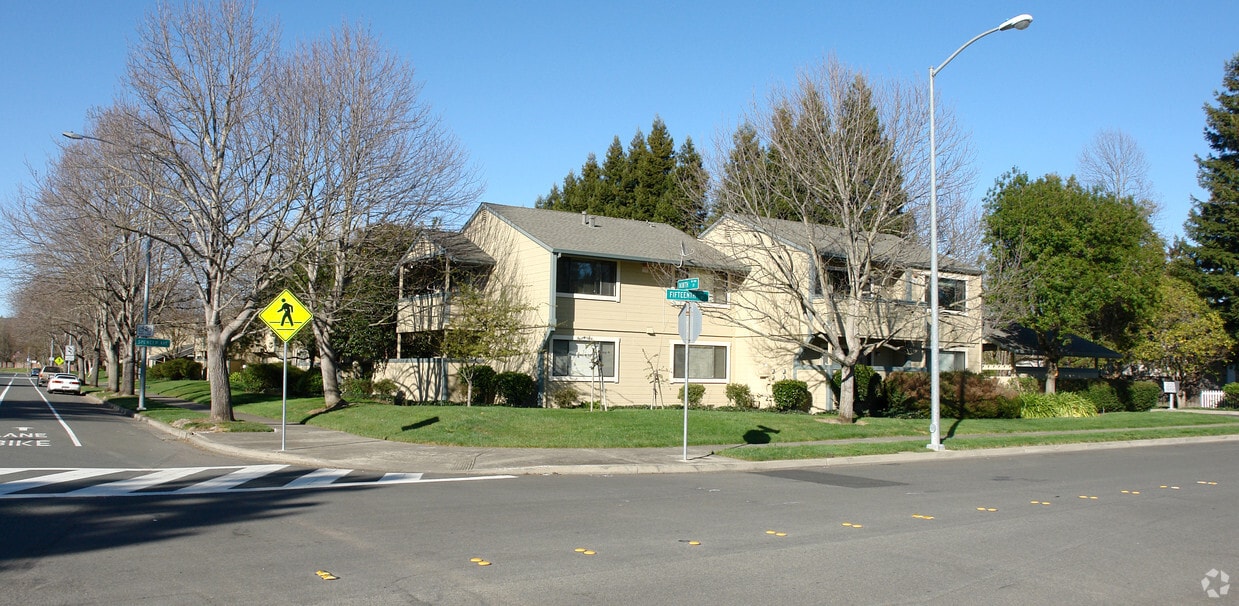 Primary Photo - Park Place Apartments