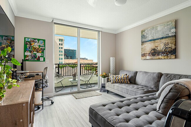 Foto del edificio - 600 S Dixie Hwy