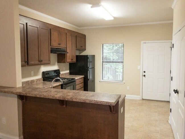 Foto del edificio - Town Home For Rent In Tuscaloosa, AL! COMING SOON!