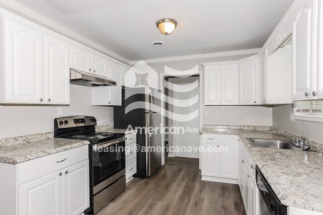 Foto del edificio - 3429 Kensington Dr S