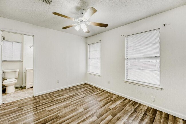 Foto del edificio - 6206 Hogan Ave