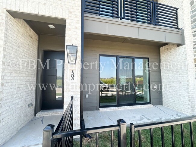 Foto del edificio - 1203 Doris May Dr