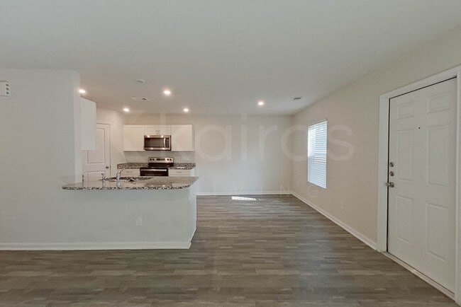 Building Photo - 213 Big Oak