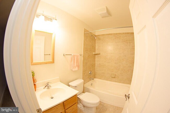 Building Photo - 3033 Ashburton Ave