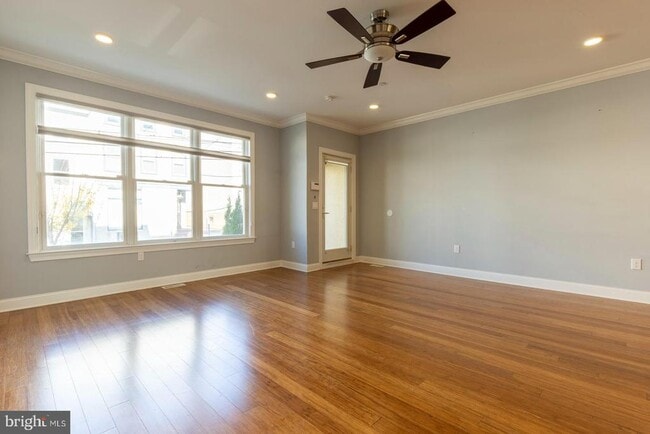 Building Photo - 153 Levering St