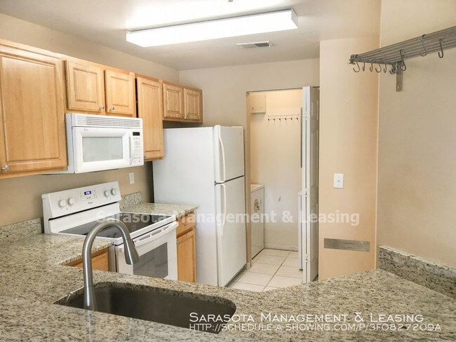 Building Photo - 5700 Bentgrass Dr