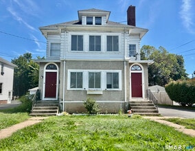 Building Photo - 62 Quaker Ln S