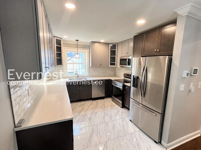 Foto del edificio - 109 Mayfair Rd