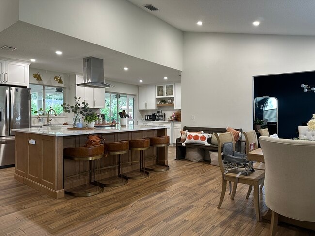 Kitchen - 519 Lake Charm Ct