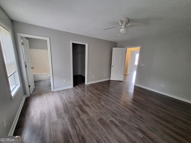 Foto del edificio - 5633 Rutland Dr SW