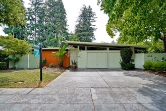 Building Photo - 252 Creekside Dr