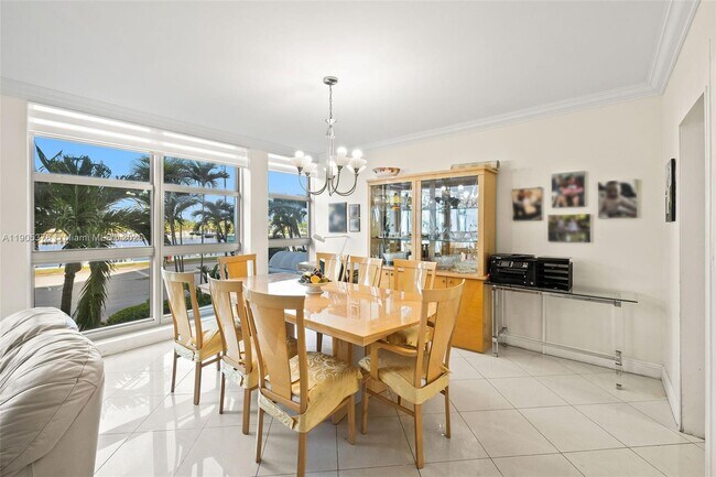 Foto del edificio - 5055 Collins Ave