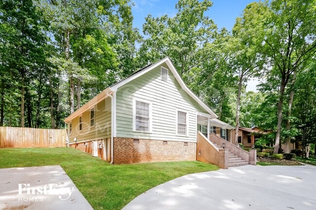 Building Photo - 7614 Robin Crest Rd