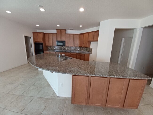 Foto del edificio - 4 Bedroom, 3 Bathroom, 3 Car Garage In Saw...
