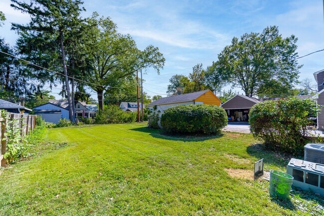 Building Photo - 118 N Chesterfield Rd