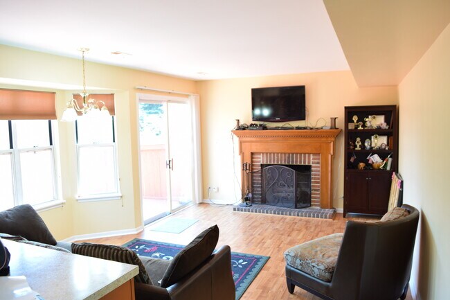 Foto del edificio - 107 White Pine Dr