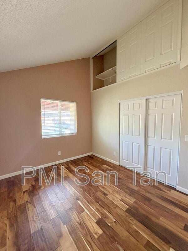 Foto del edificio - 2127 E 10th St