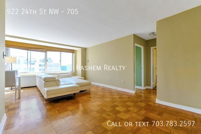 Building Photo - 922 24th St NW