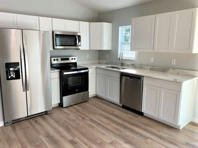 Foto del edificio - 2022-Built 3/2/2 on Corner Lot in Ocala – ...