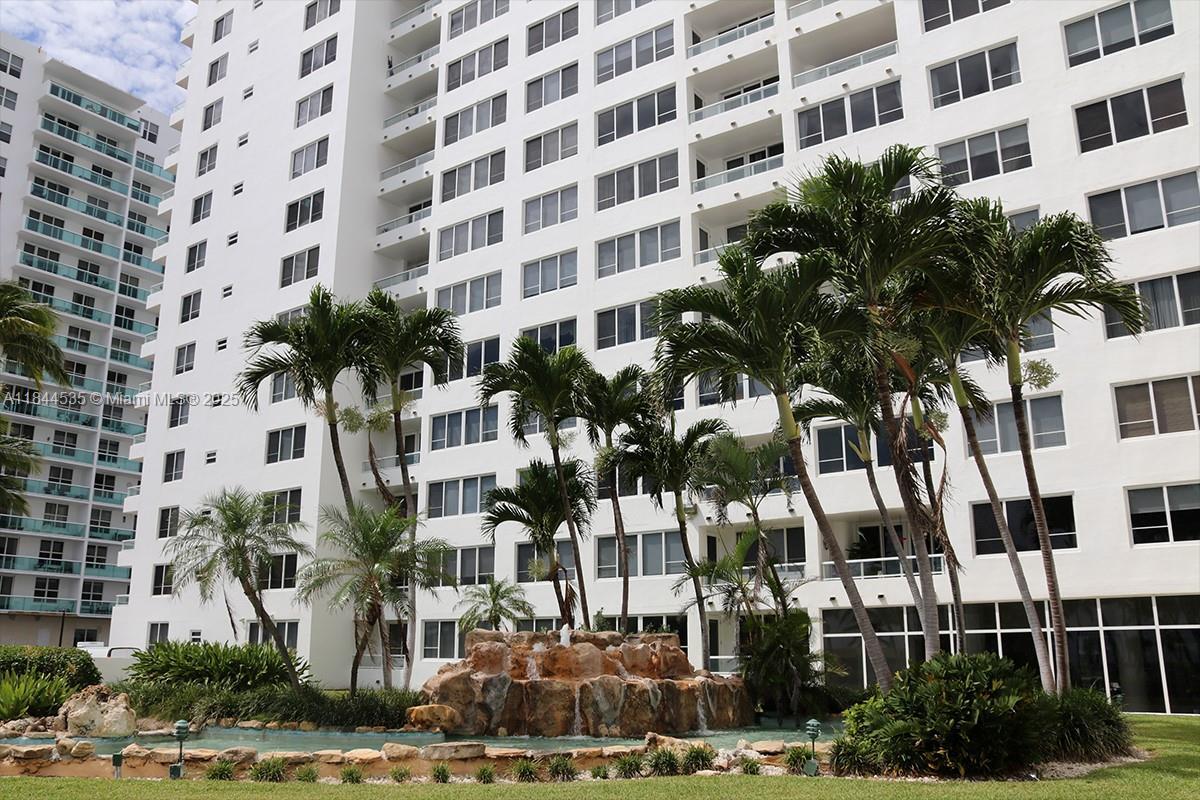 Building Photo - 5005 Collins Ave