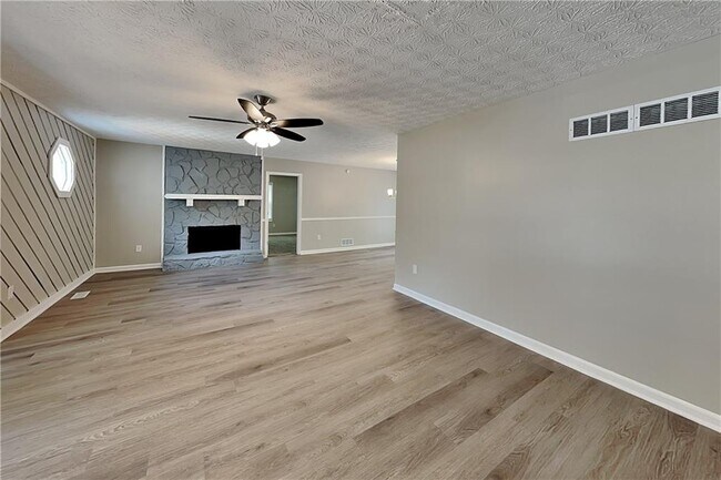 Foto del edificio - 1707 Hickory Grove Trail NW