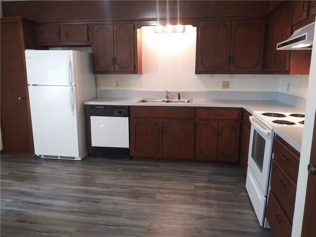 Building Photo - 427 N Blackwelder Ave