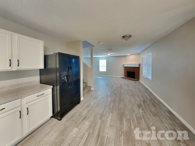 Building Photo - 210 Vivian Dr