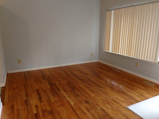 Foto del edificio - 2063 Champagne Dr