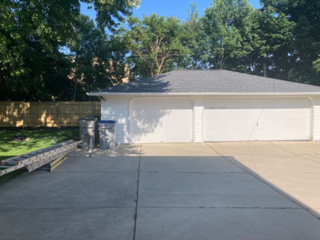 Building Photo - 3202 S 80th St