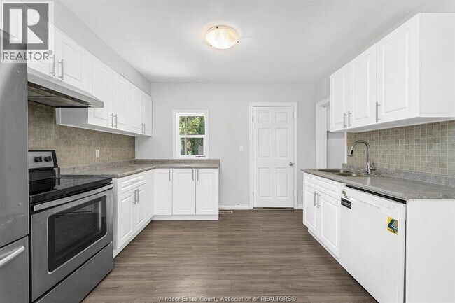 Photo du bâtiment - 649 Bridge Ave