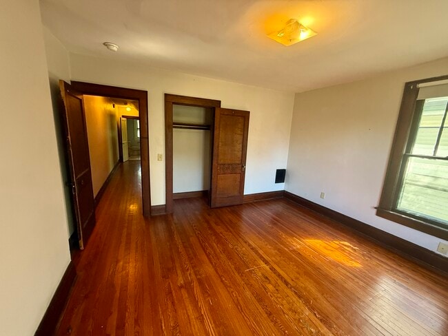 Foto del edificio - 468 E Tompkins St