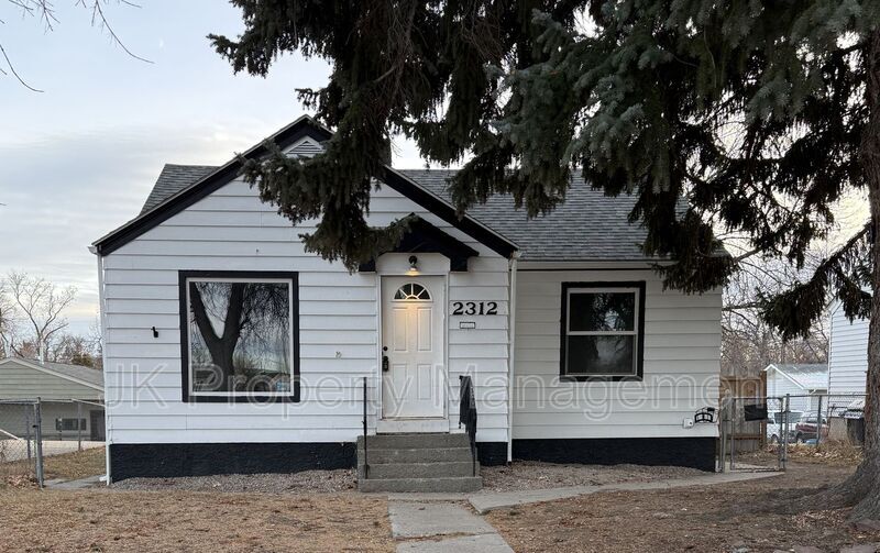 Foto principal - 2312 5th Ave N