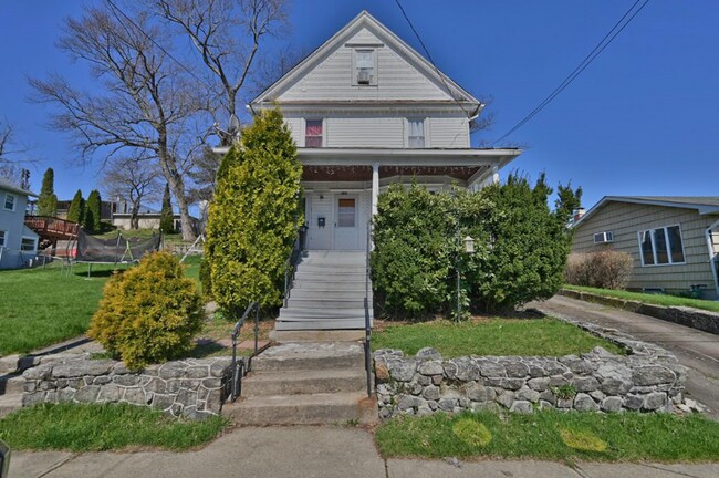 Building Photo - 1025 RIDGE St