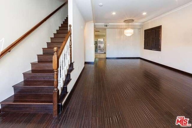 Sala de estar - 13360 Burbank Blvd