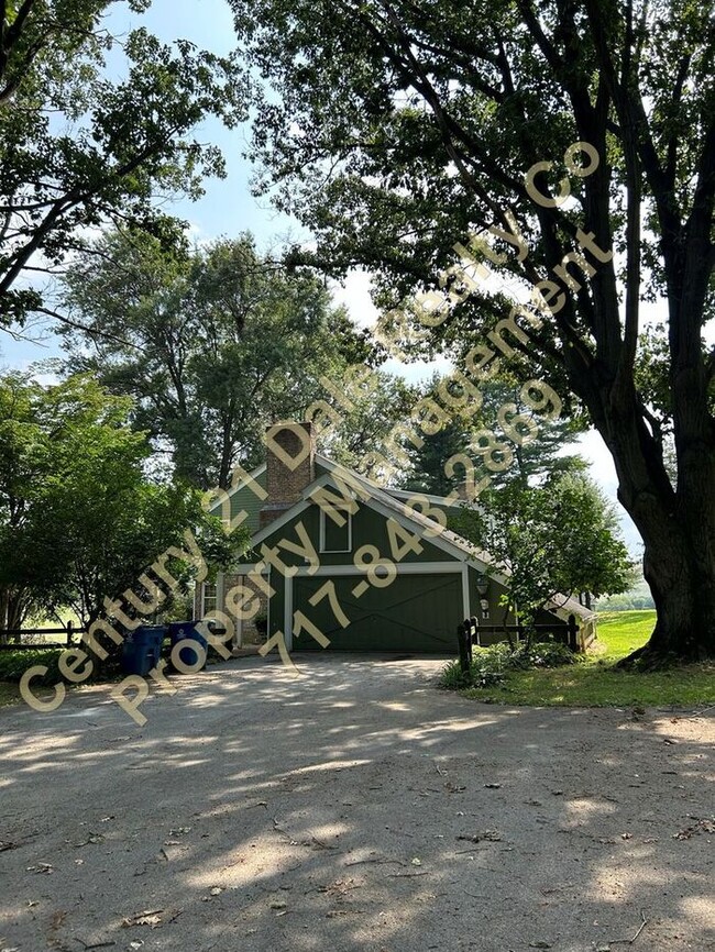 Building Photo - 4 BR House in Eastern School District with...