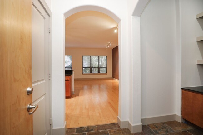 Foto del edificio - 1901 Post Oak Blvd