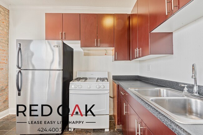 Building Photo - 728 S Berendo St