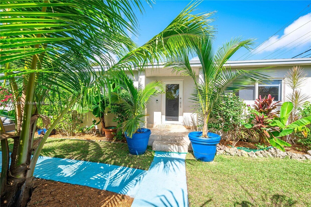 Foto principal - 2401 SW 26th St